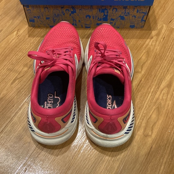 Brooks Adrenaline GTS 24 Running Shoe - Picture 4 of 6